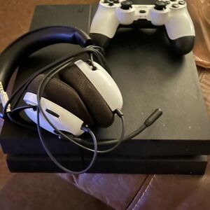 Sony Black and White Console with DualShock Controller